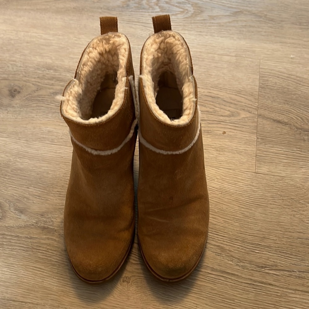 Well loved wedge uggs